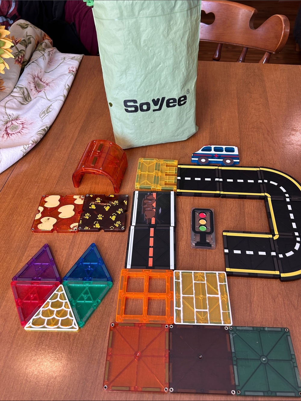 Soyee Kids Magnetic Building Tiles Playset  - Multicolor 25 piece